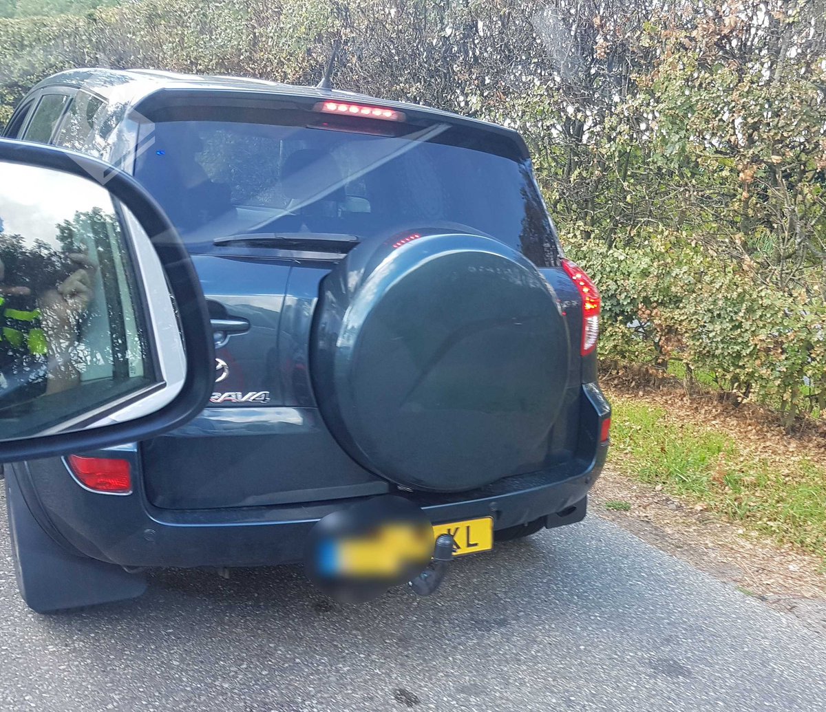 Eerste staandehouding is een feit. Terug van vakantie en de trekhaak vergeten weg te halen. Goede vakantie gehad en wij een goed gesprek met de bestuurder. :)