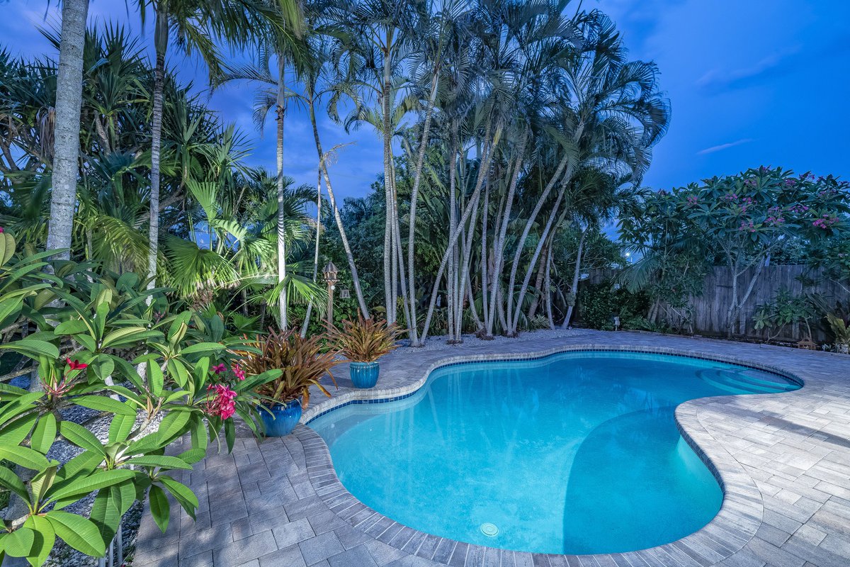 PoolHills's tweet image. Wake up early &amp;amp; come home to swim. #Swimming #MondayMotivation