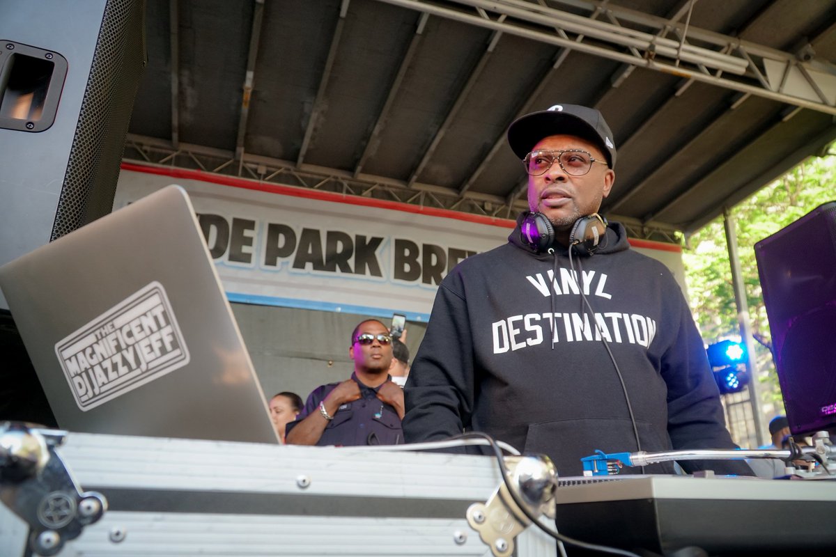 HPSummerFest's tweet photo. Remember when DJ Jazzy Jeff himself headlined at #HPBF2018? We sure do... Happy #musicmonday, everyone!
#hpbrewfest #hydepark #chicago #southside #festival #music #artist #dj #tunes #dance #jam #musician #djs #listen #celebrate #fun #summer #HPBF2019 #djjazzyjeff #musicfestival https://t.co/9W2rrxhWKE