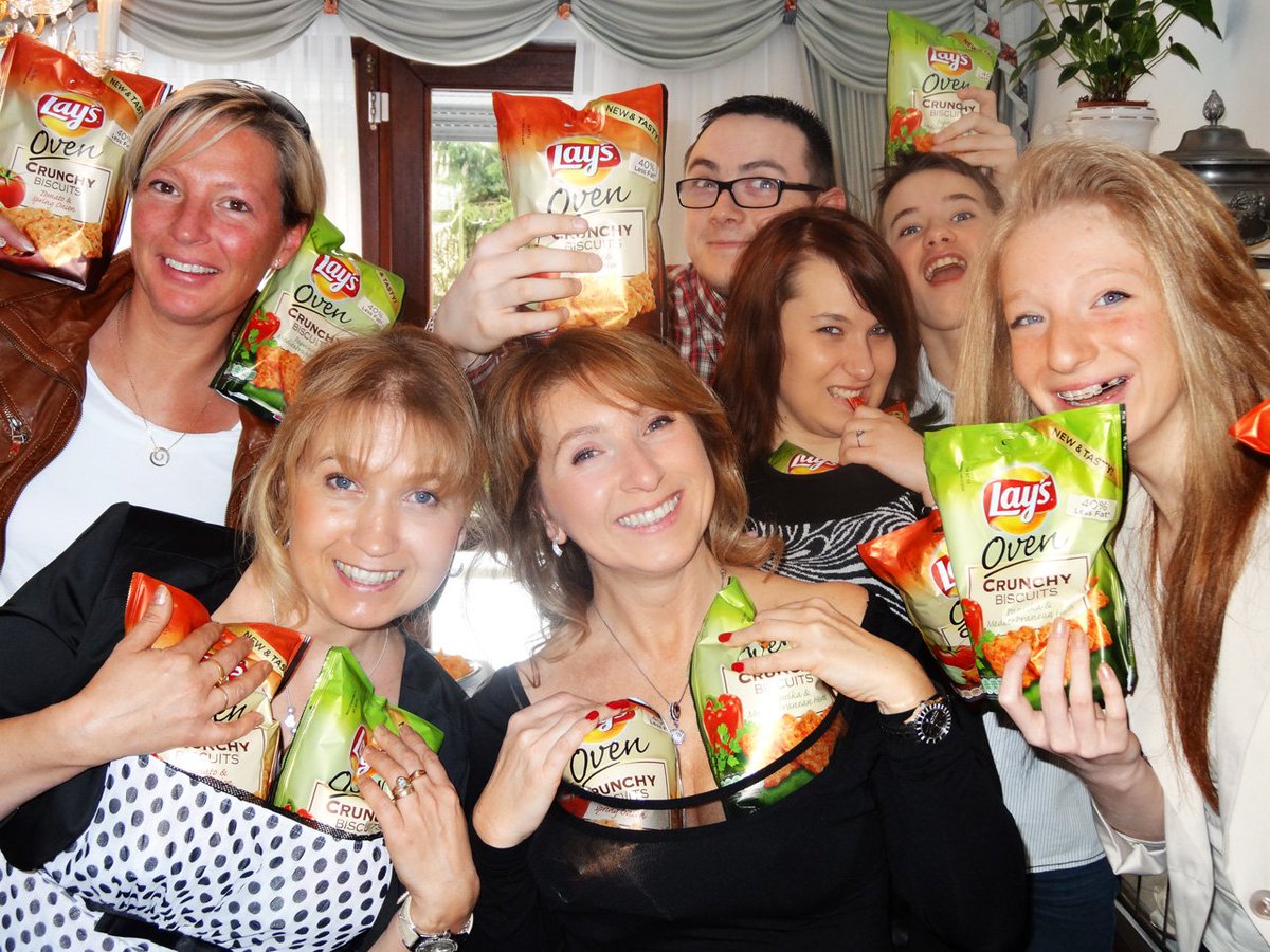 TheInsidersNet's tweet photo. Engaging experiences are instrumental in getting consumers to switch from competing brands. Take a sneak peek at Insiders falling in love with Lay’s Oven Crunchy Biscuits. #InsiderInfluence
https://t.co/jTc4p4tXeQ https://t.co/qnT0AN6Otr