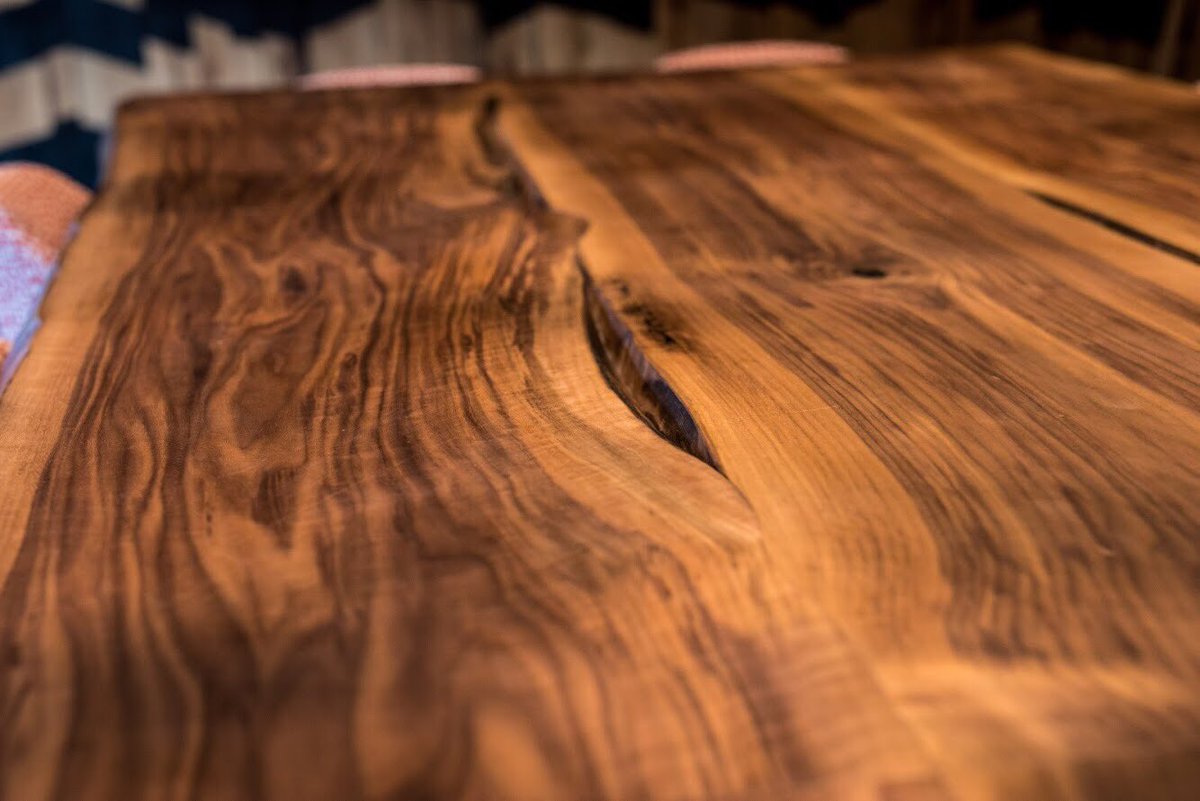A look back at the Nando’s HQ boardroom table. 

Rippled Walnut heaven!

foresttohome.com