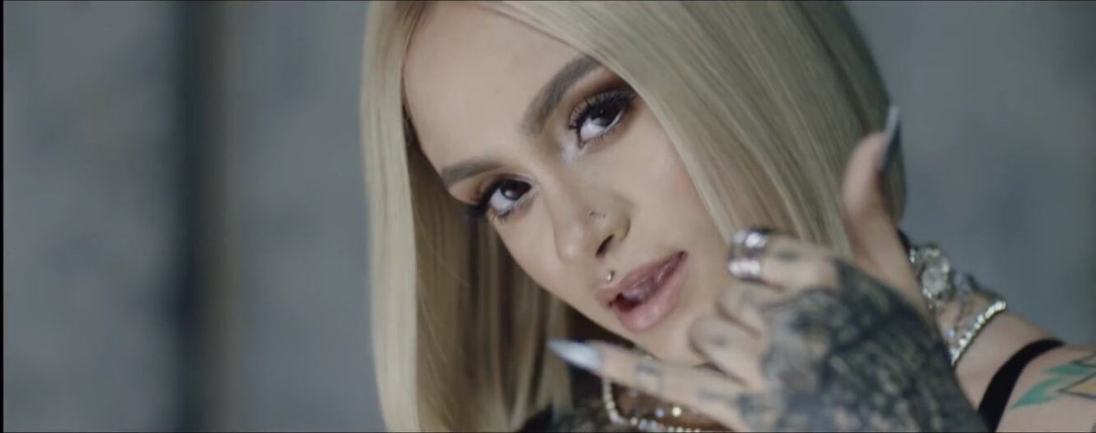 LillysVodka's tweet image. She looks so hot omg #ringmusicvideo