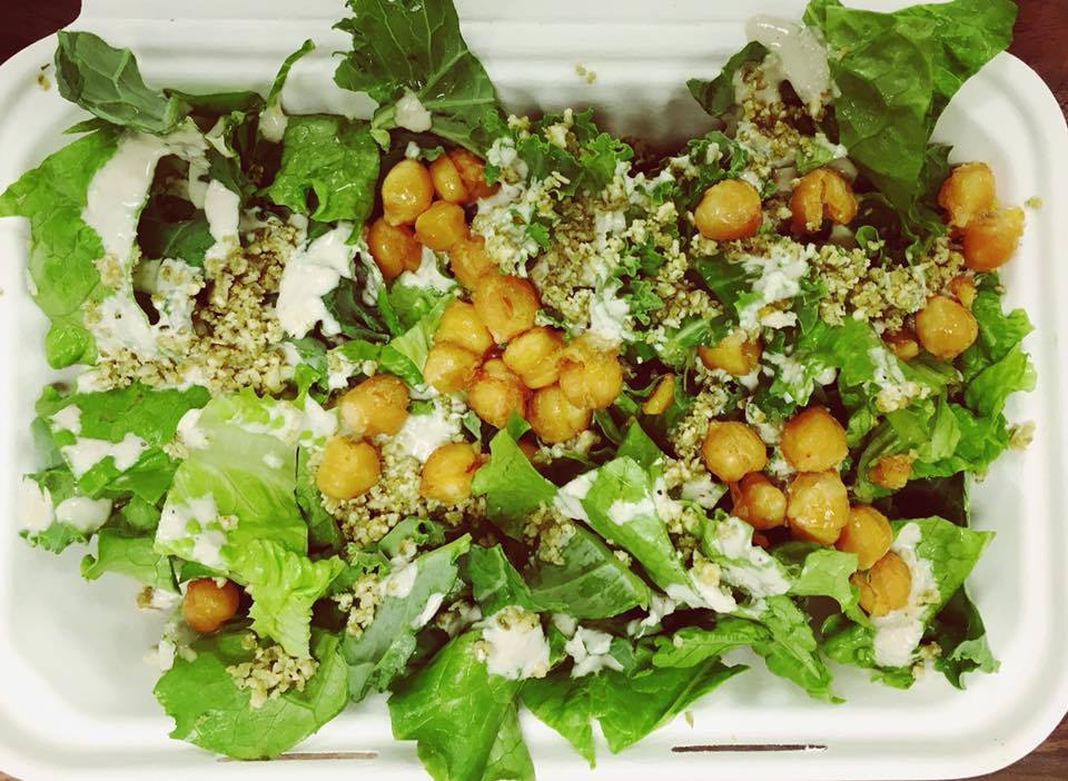 Whether you're looking for comfort foods like pizza from <a href="/MauriciosPizza/">Mauricio's Pizzeria</a> or a fresh salad from <a href="/DuosIndy/">Duos Indy</a>, City Market has something for every craving! Come by for lunch today and choose from our over two dozen merchants! indycm.com/market-merchan…