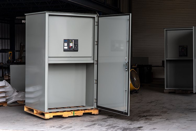Andrews_Fab's tweet image. Check out the latest project we just completed! A custom enclosure design and build to enclose a 4,000amp breaker. Let us help you on your next project. Call us at 281-372-0440 or visit andrewsfabrication.com 

#enclosuredesign #nemaenclosures #houstonfabricationshop