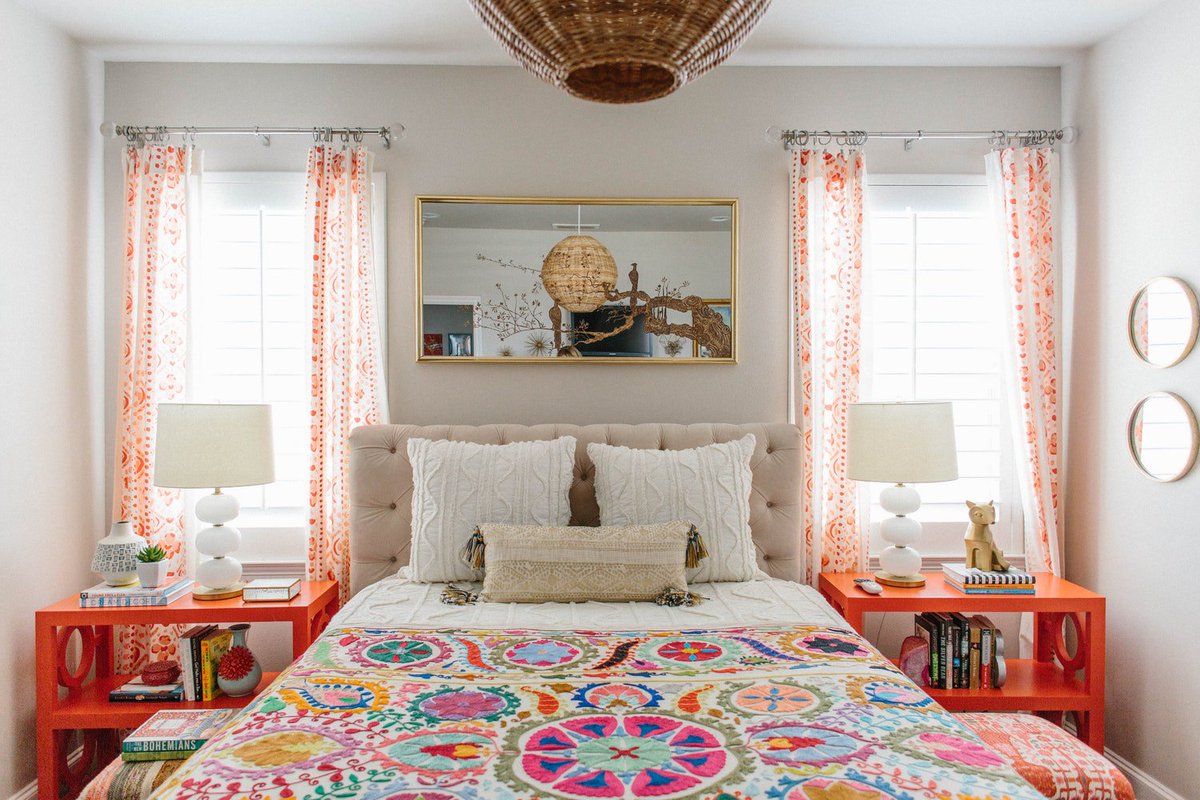 Not surprising that mirrors and shelves are on the list of space-saving solutions for small bedrooms. Shop Glass Tops Direct for all decorative mirrors and floating glass shelves: bit.ly/2xONFE5 
Clever Space-Saving Solutions for Small Bedrooms: bit.ly/2OQH8kR
