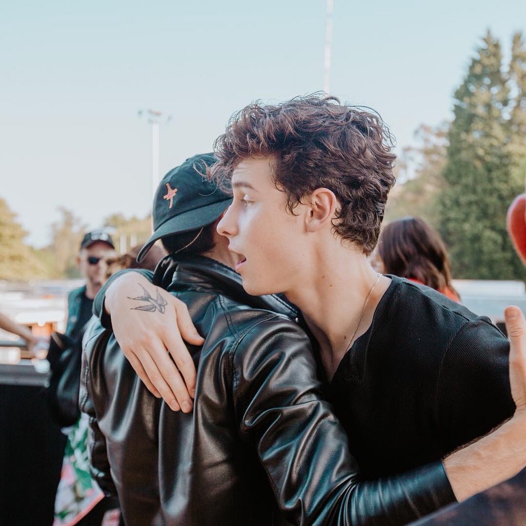 DailyMendesLife's tweet photo. Shawn with @StevieAiello of @30SECONDSTOMARS back at #BBCBiggestWeekend! https://t.co/DdRNU6s9I4