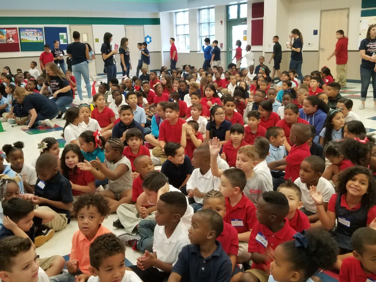 eyeonliteracy's tweet image. The Coyotes Assembly had everyone  excited and ready to go!!! #Cfbfirstday @McWhorterES #mcwgameon