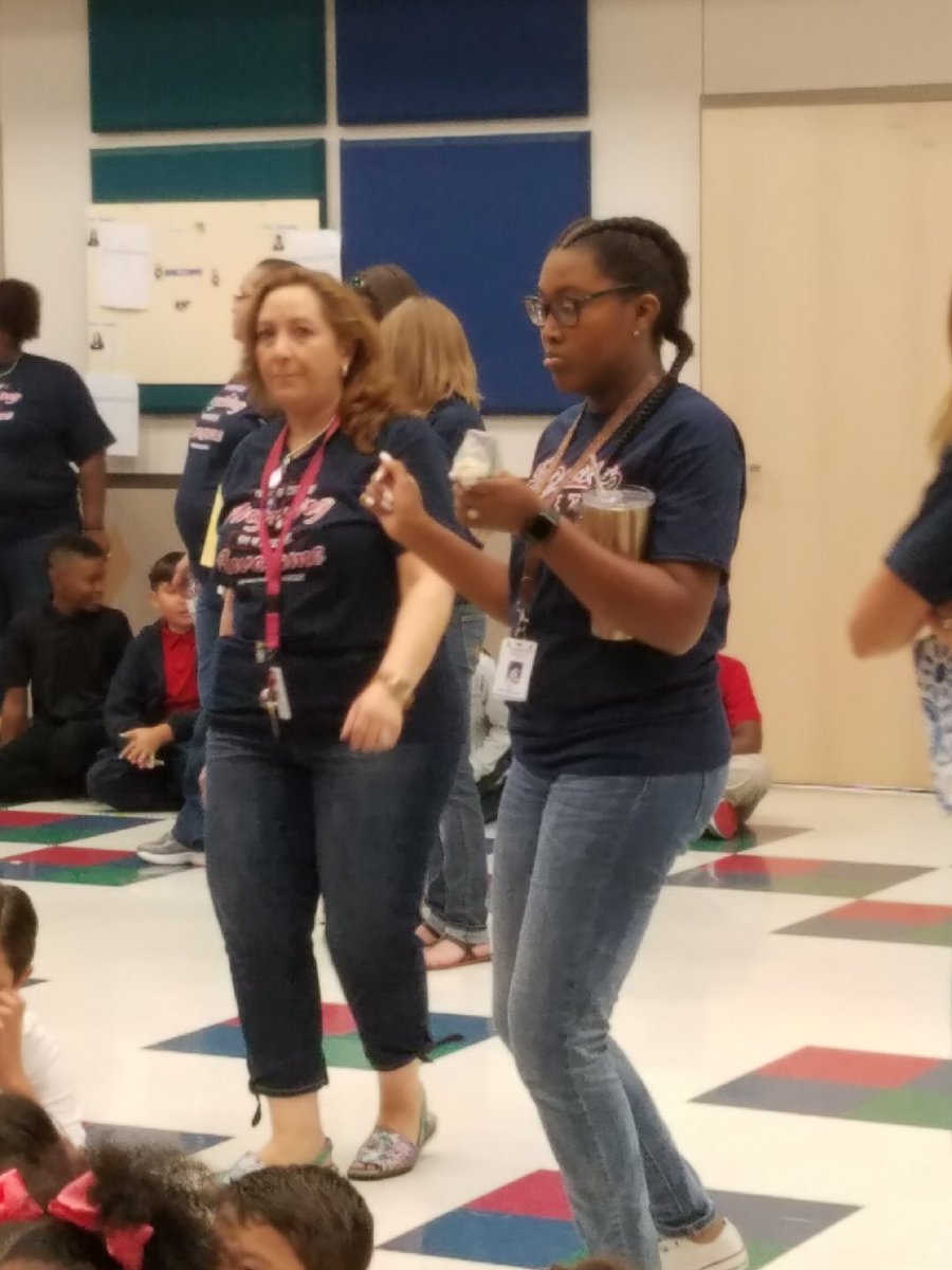 eyeonliteracy's tweet image. The Coyotes Assembly had everyone  excited and ready to go!!! #Cfbfirstday @McWhorterES #mcwgameon