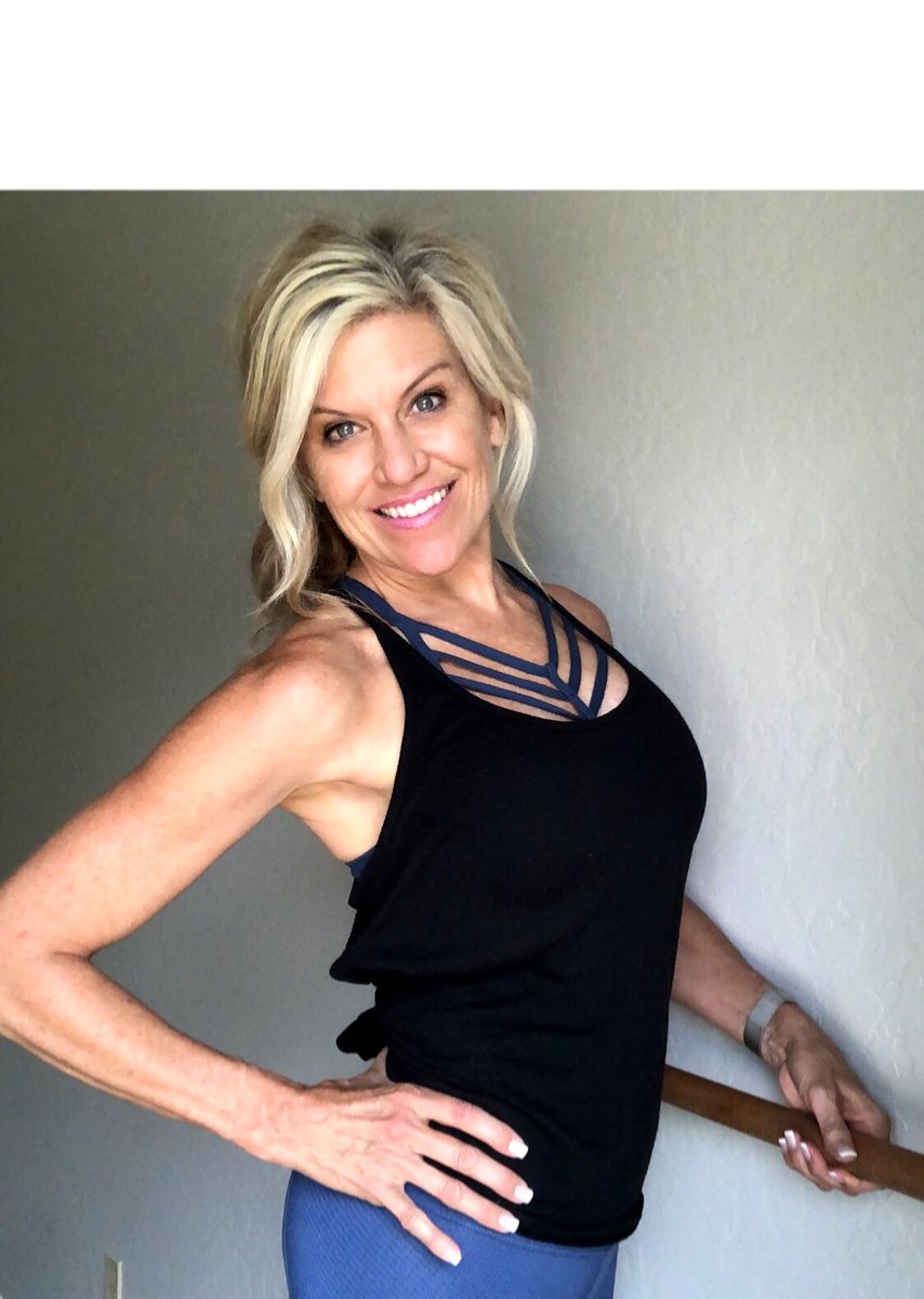 FitFabFor's tweet image. #booty 🍑 building #barre #workout 👍 get it right here ➡️ fitfabforever.com/2018/08/19/bal… ➕ I ❤️my @prAna leggings &amp;amp; bra top, use my code CGROprAna25 to get 25% off any items 💲, go to prAna.com !