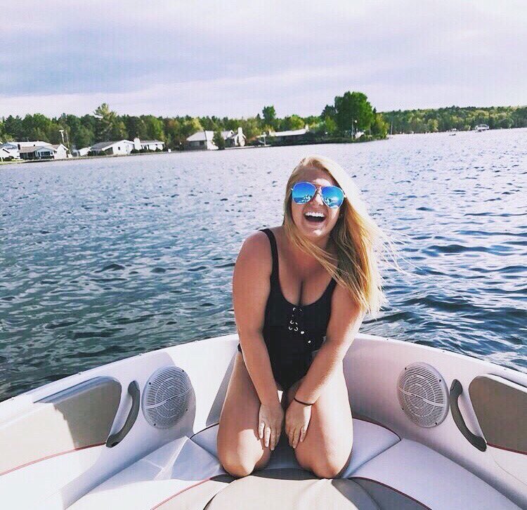 GammaPhiBetaOU's tweet photo. Soakinโ up the sun during the last few weeks before school begins. What are you most excited for this coming year? ๐โจ๐ฅ #GammaPhiBeta #GPhiBOU #PanhelOU #GoGreek #OaklandUniversity #ThisIsOU #WearTheBear https://t.co/6h2XLuCuYB