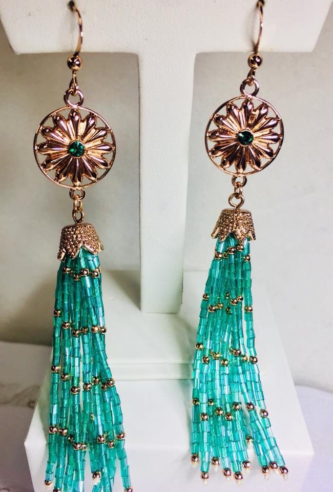 Dinette_FAC's tweet photo. Beyond beautiful!!!! 4” #rosegold and #aqua #crystal tassle #earrings #dinettefac #fifthavenuecollection #IlovemyFAC https://t.co/ETmJ04ErOl