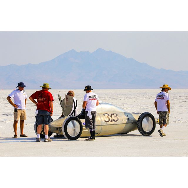 OffenhauserCorp's tweet photo. Friday marked the end of Speed Week 2018. Hereโs a mix of some of the cars and people out on the salt this past week.
.
Photos by our friend @highgeared
.
#Offenhauser #Offy #bonneville #saltflats #speedweek #bonnevillesaltflats #speedweek2018 #landspeedracing #scta https://t.co/WbsV3cFgrQ