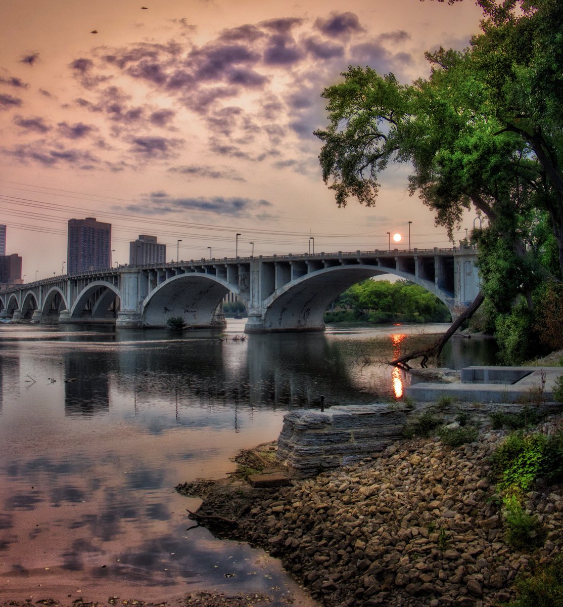 markymark2914's tweet photo. Sundown, you better take care 🌅 Third Avenue Bridge-Mpls @BestPixMN @StarTribune @kare11 @kare11wx @CaptureMN #neminneapolis #downtown #minneapolis #sunset #MississippiRiver https://t.co/85tUoH6cIw