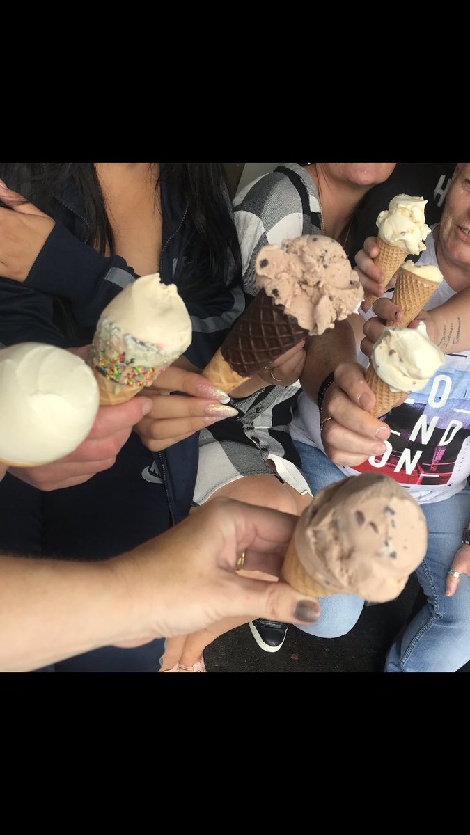 adelaide_house's tweet photo. Lovely Ice Cream @theicecreamfarm #vanilla #ferrero #chocolatepeanutcaramel #banoffee #mangoandpassionfruit #summer #activity #rewardingprogress https://t.co/YkOdfpZREy