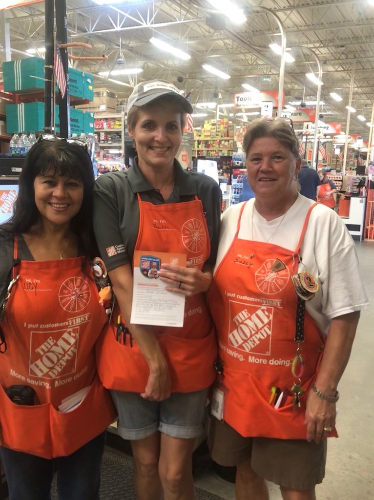 Beth procashier being recognized for #doingtherightthing <a href="/BrentNorwood2/">Brent Norwood</a> <a href="/aroc5088/">Andre Rocha</a> <a href="/THD_Brandon/">Brandon Quishpi</a> <a href="/LizanderLawren1/">Lizander Lawrence</a>