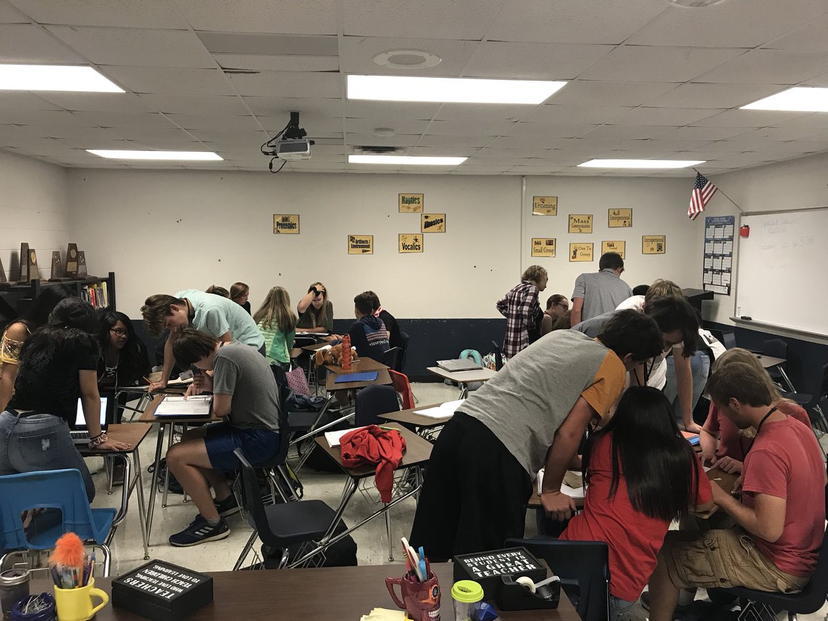 speechisfun's tweet photo. The Professional Communication class at WHS is hard at work learning The 5 Principles of Communication. @WimberleyHS https://t.co/x8gNhhtSxD