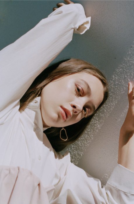 KGC_PR's tweet photo. 'Quiet Eloquence'. Les Animaux AW18 collection, shirt featured in Just Magazine.

Photographer: Valerie Yuwen Hsieh
Stylist: Amy Simmons Stylist
Model: Kerry Straghan
Make Up: Crystal Liu
Hair: Luca Chirico 
Styling Assistant: Carolina Colucci

#fashionbrand #model #style https://t.co/iiKUF1uVyW