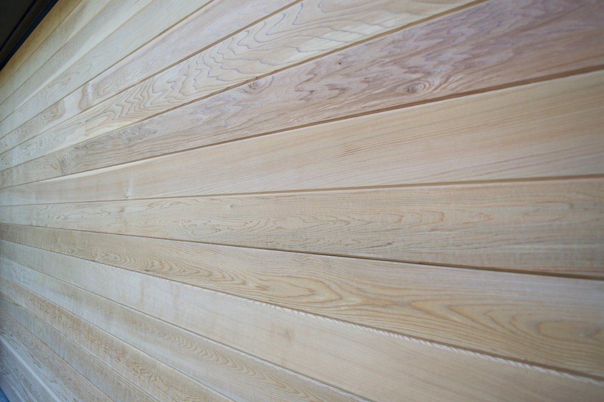 MetropolitanGar's tweet image. What your garage door looks like when made with great quality materials. 

#garagedoormanufacturer #garagedoorstyle #torontogaragedoor #wooddoor #servingtorontoandgta #garagedoorsupplier #homeowner #residentialgaragedoor #curbappeal #mahoganyplywood #cedaroverlay #durable