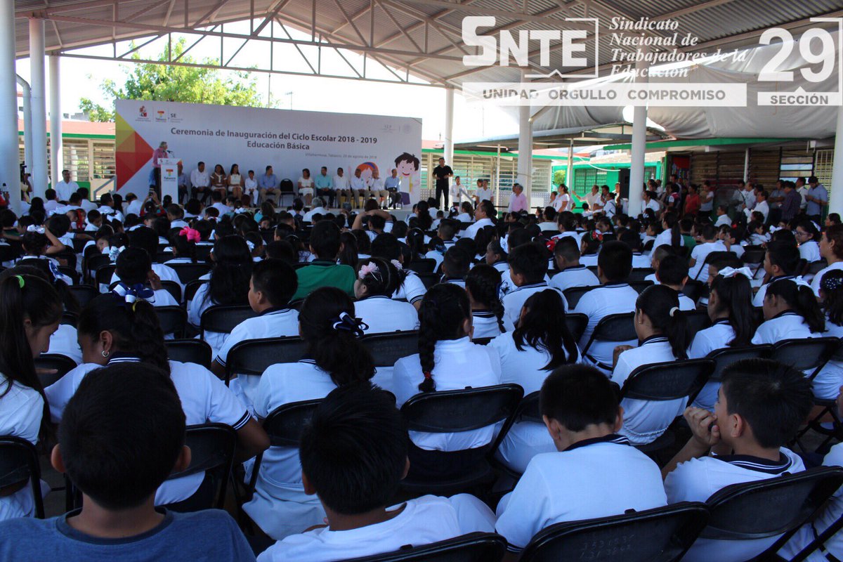 Alcudia_SNTE29's tweet photo. En compañía con autoridades estatales dimos inicio al Ciclo Escolar 2018-2019 en #Tabasco en la escuela primaria "Soledad G. Cruz". #SNTEconMéxico #FelizLunes #InicioDeClases https://t.co/PvXTFNENQg
