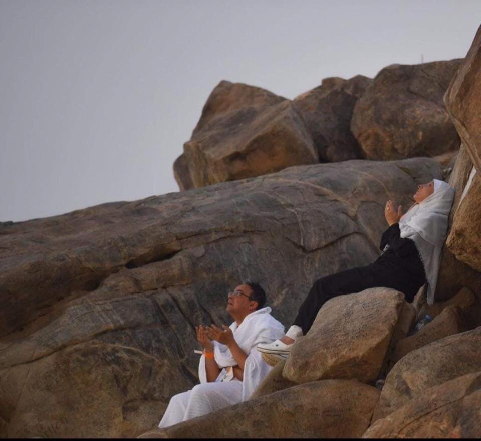 اللهم رفيقاً يأخذ بيدى إليك ويجمعنا الدعاء لك .