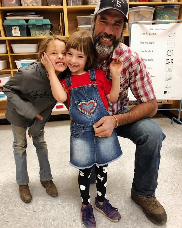 FiveMarys's tweet photo. Tiny Tess goes to kindergarten!!! Her big sisters were sooo excited to help her get ready this morning and walk her to her classroom. She’s ready and reading to go!
📕✏️✂️🖍📓
#tinytess #tessakate #babysister #backtoschool #fiveyearsold #kindergarten https://t.co/Keg1gc9pEQ