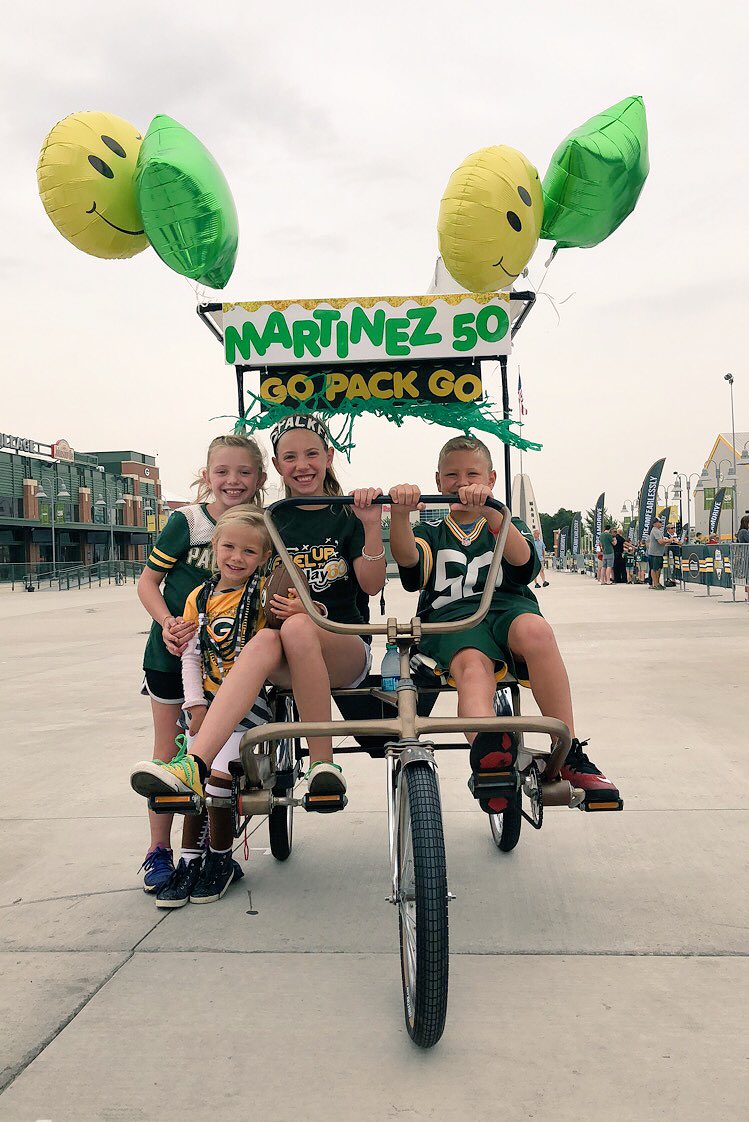 Sweet ride! 💚💛  #PackersCamp #DreamDrive https://t.co/RaFt6AxKoJ