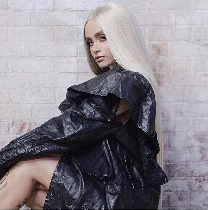 PrincessTifffy_'s tweet image. Don't tell me @Kehlani can't wear anything and make it look good. My girl had on a garbage bag jacket in "Ring" and made it a WHOLE LOOK! #RingMusicVideo