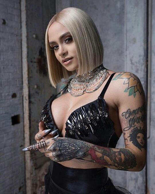 waevytsunami's tweet image. NÃO É UMA MULHER É UM MONUMENTO #RingMusicVideo