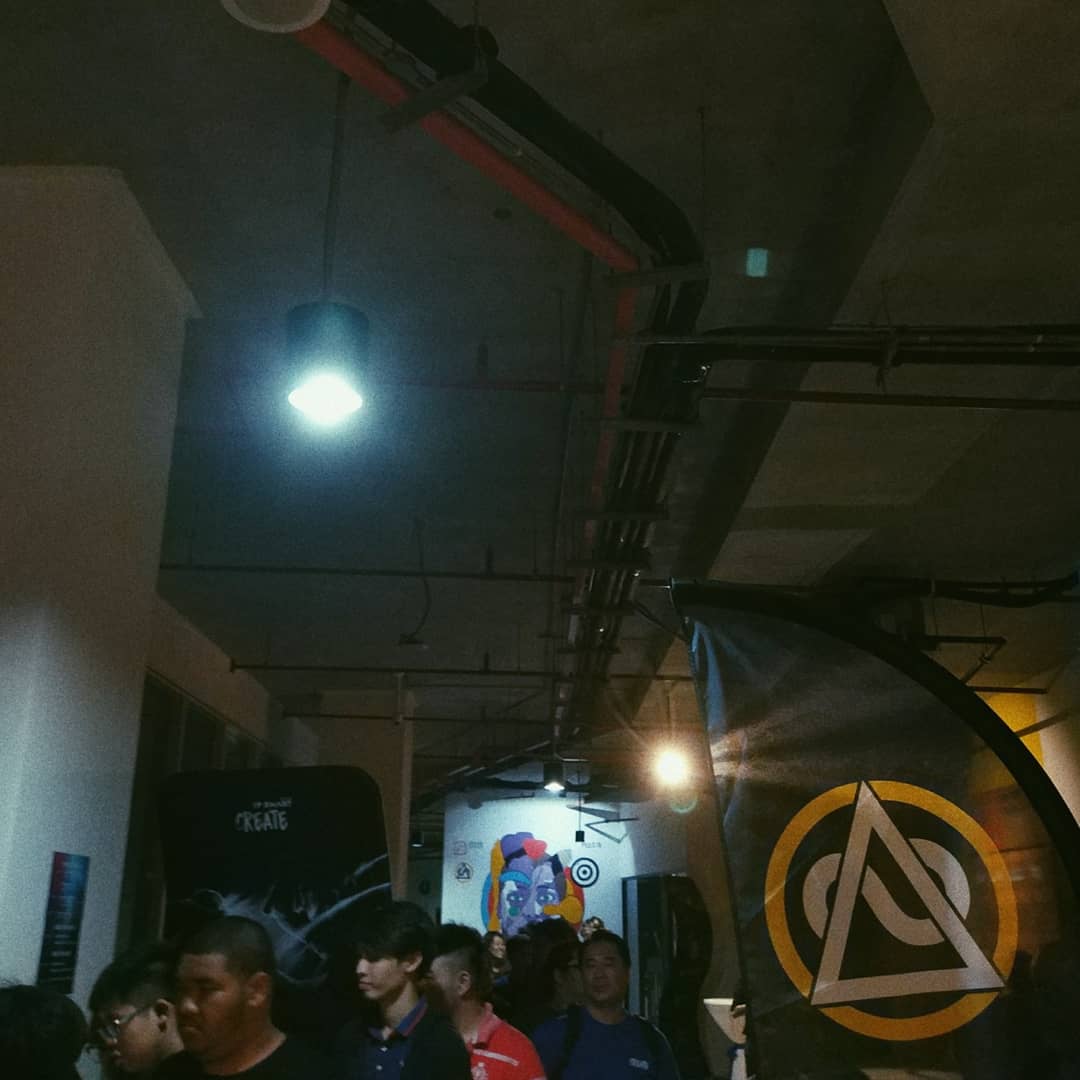 tuanmulo's tweet photo. Live paint at #ipsmart2018 #hackaton2018 iskandar space, Afiniti Medini, thanks @myusahawanjohor https://t.co/wrOIh3fSQQ