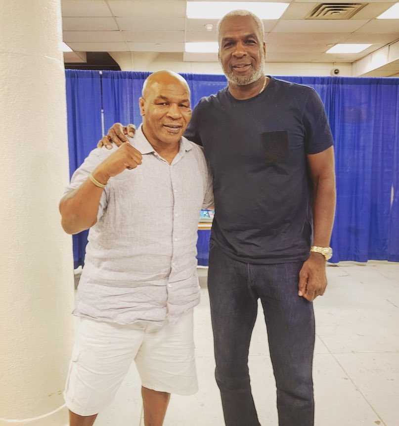 CharlesOakley34's tweet photo. Always great seeing you champ. @MikeTyson https://t.co/tchHvfjAL4
