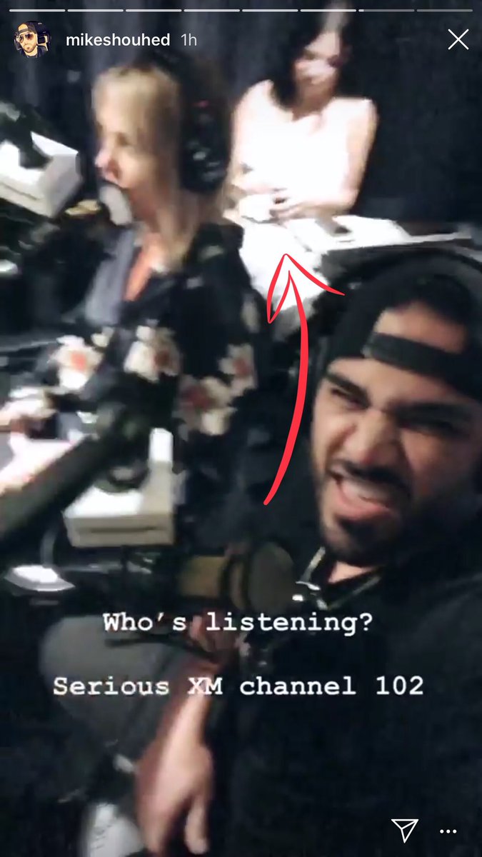 erinheartscoco's tweet image. Look at the Bravo Marshall sitting behind Megan during today’s #JeffLewisLive 👀