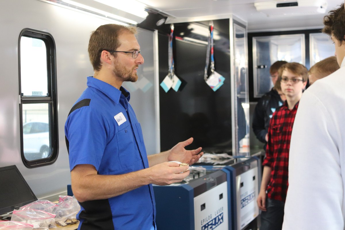 ClarksvilleSchs's tweet photo. The MakerMobile stopped at Clarksville High School today! #ThinkSteam #ThinkClarksville https://t.co/NseOn4cPSl