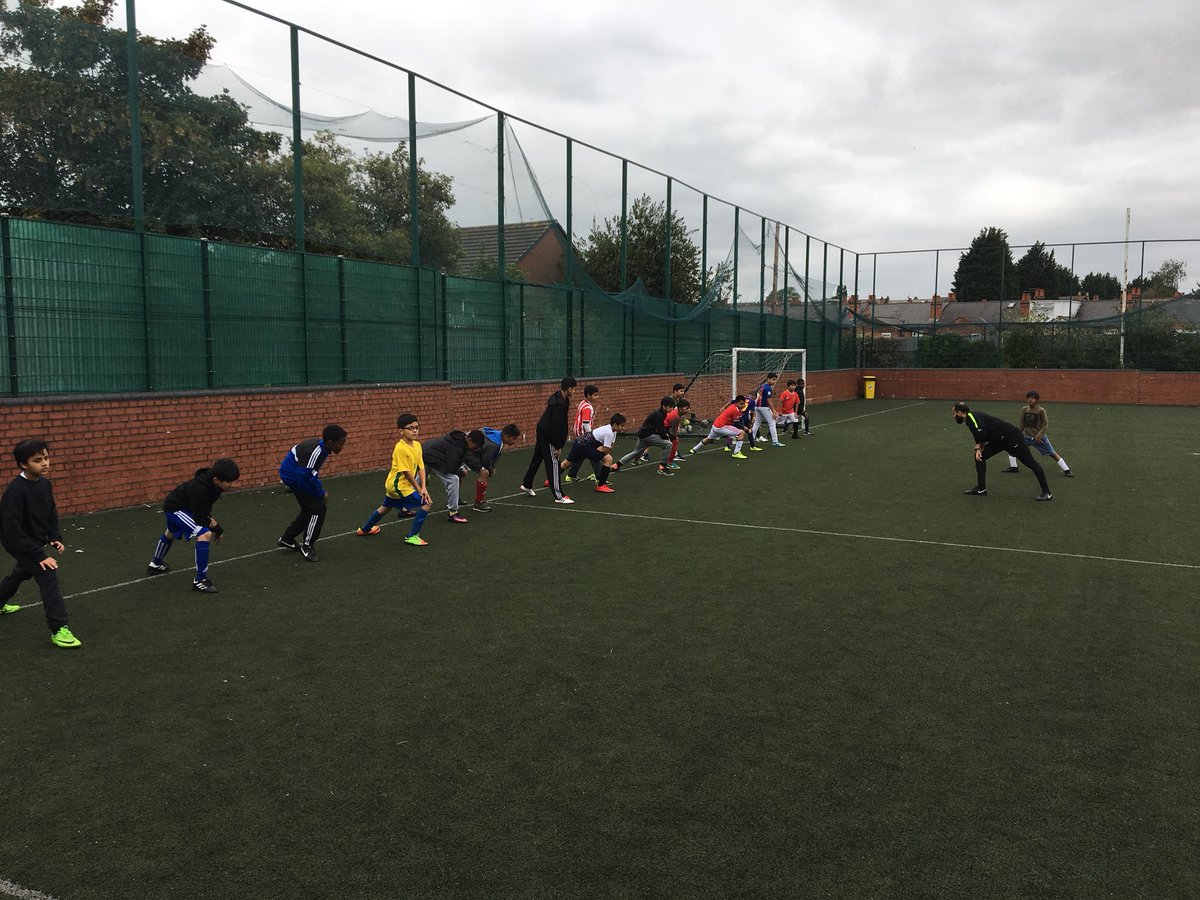 AlumRockFA's tweet photo. Football sessions in full flow #tinytotts #learning #football #makingnewfreinds https://t.co/ERlEoaV2nm