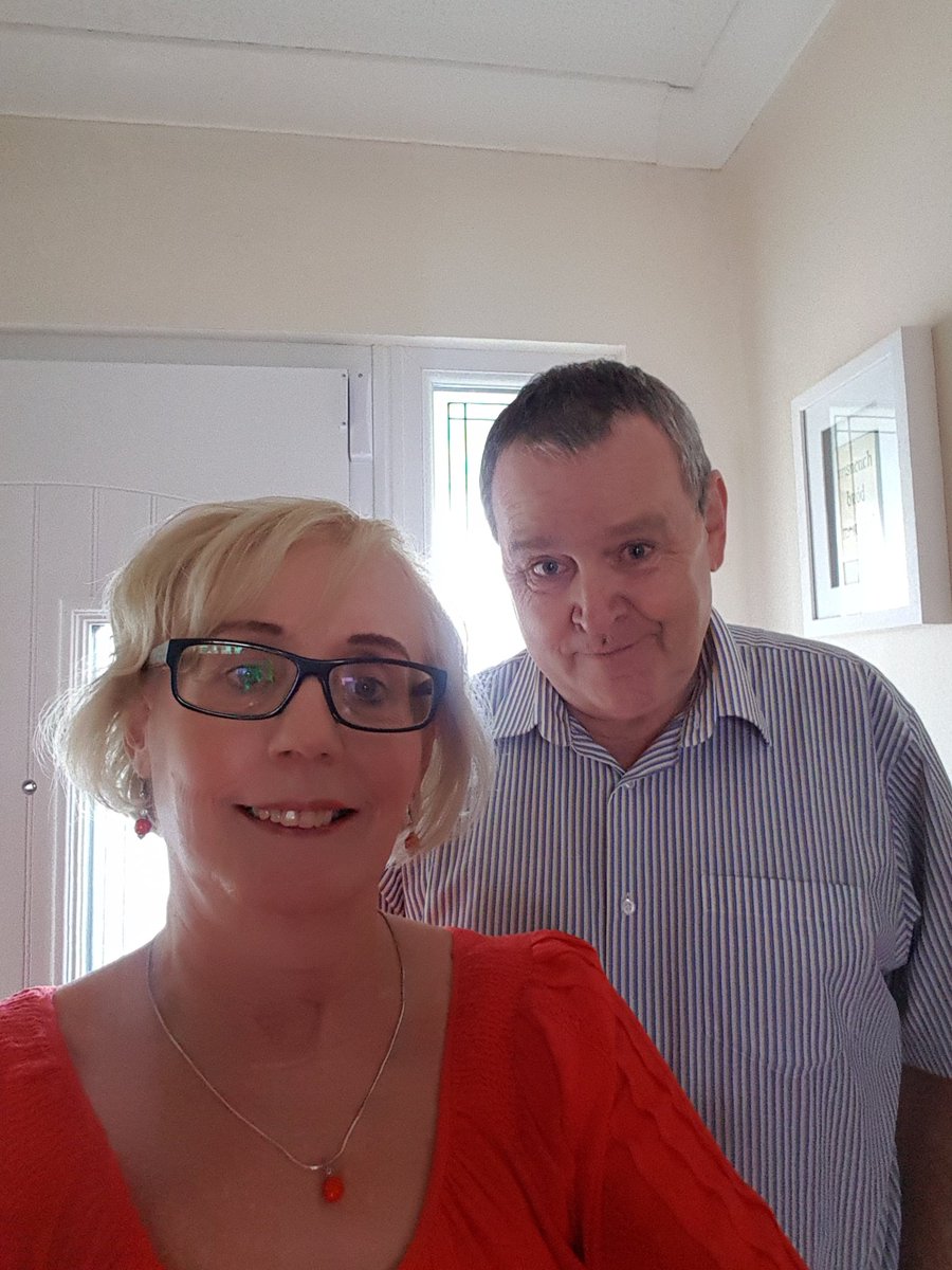 About to head out for hubby's birthday treat to #GateSnapper to see @SimonDelaneyEsq #nightoff @WomensInspireIE