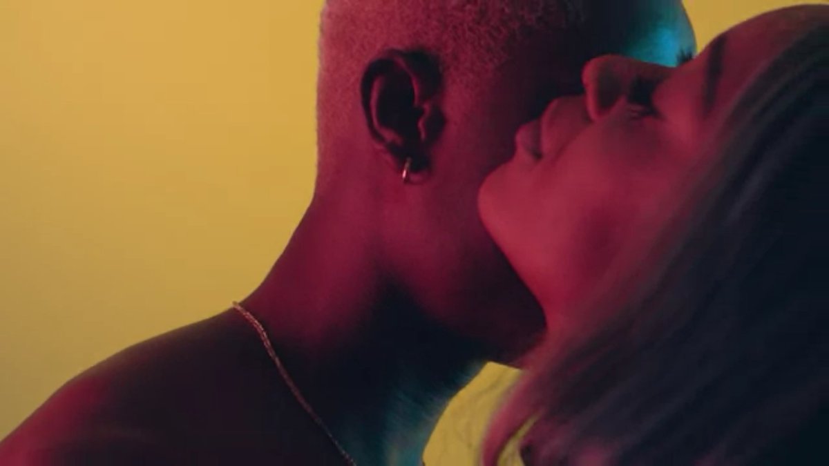 KobbyMarrion's tweet photo. This track got me moving STAY WOKE 🔥 🔥 🔥 🔥  @darkovibes @stonebwoyb https://t.co/sxFQdrwevn