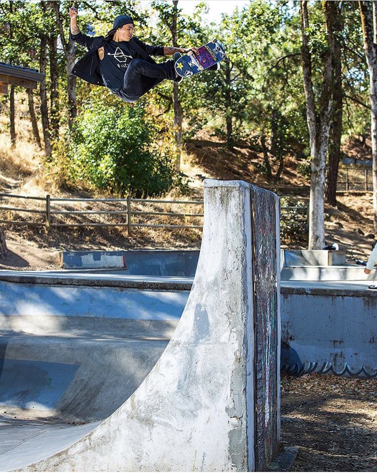 David Gonzalez high amongst the trees #globebrand 📷: Chris Ortiz
