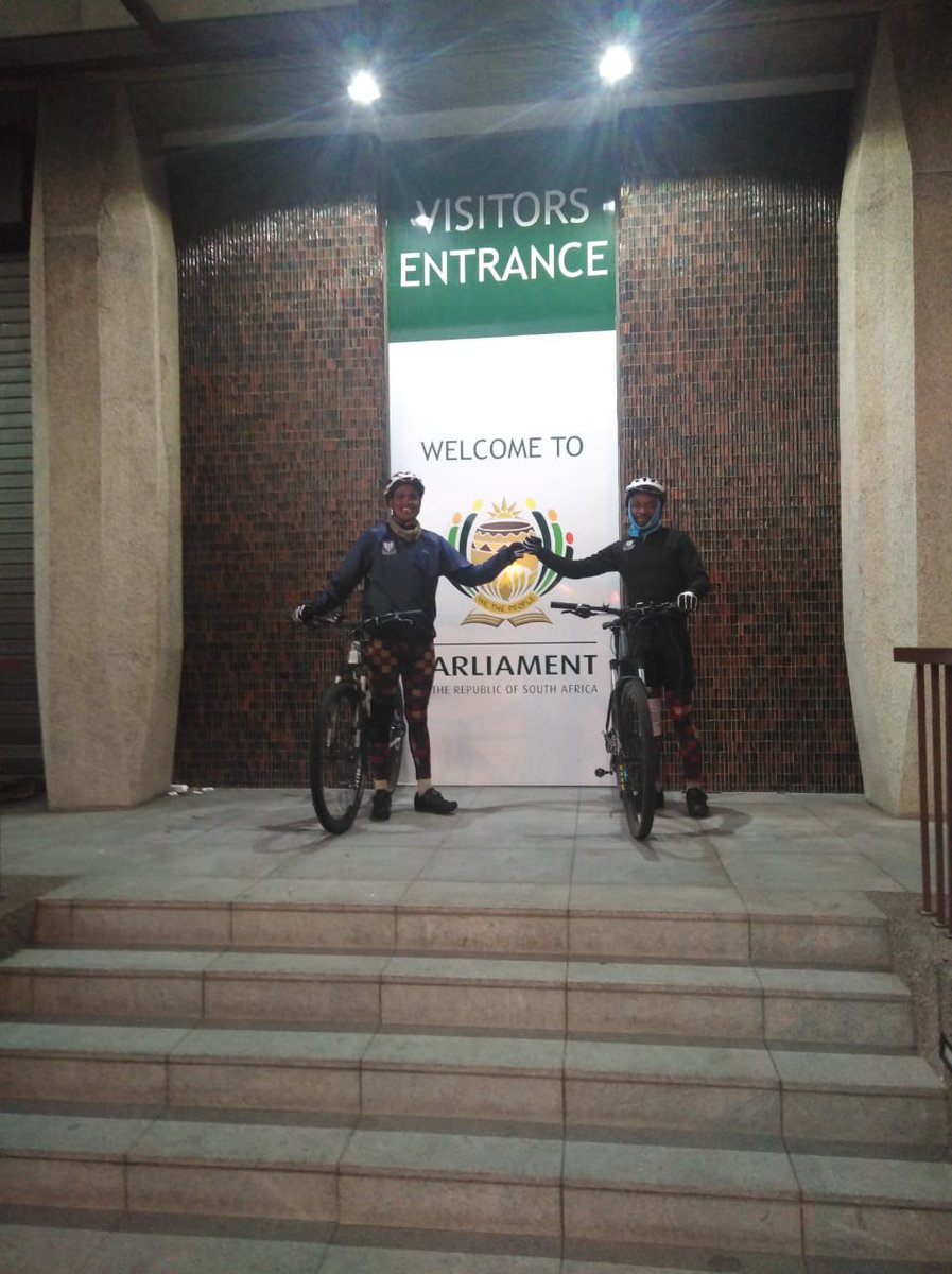 stjohns_college's tweet image. Our men have made it. Well done to Sibusiso Buthelezi and Lindsay van der Byl on their ride from the Union Buildings in Pretoria to the Houses of Parliament in Cape Town for @C4C_ZA, creating awareness of the importance of reading. So very proud. #Cycle4Change18 #LuxVitaCaritas