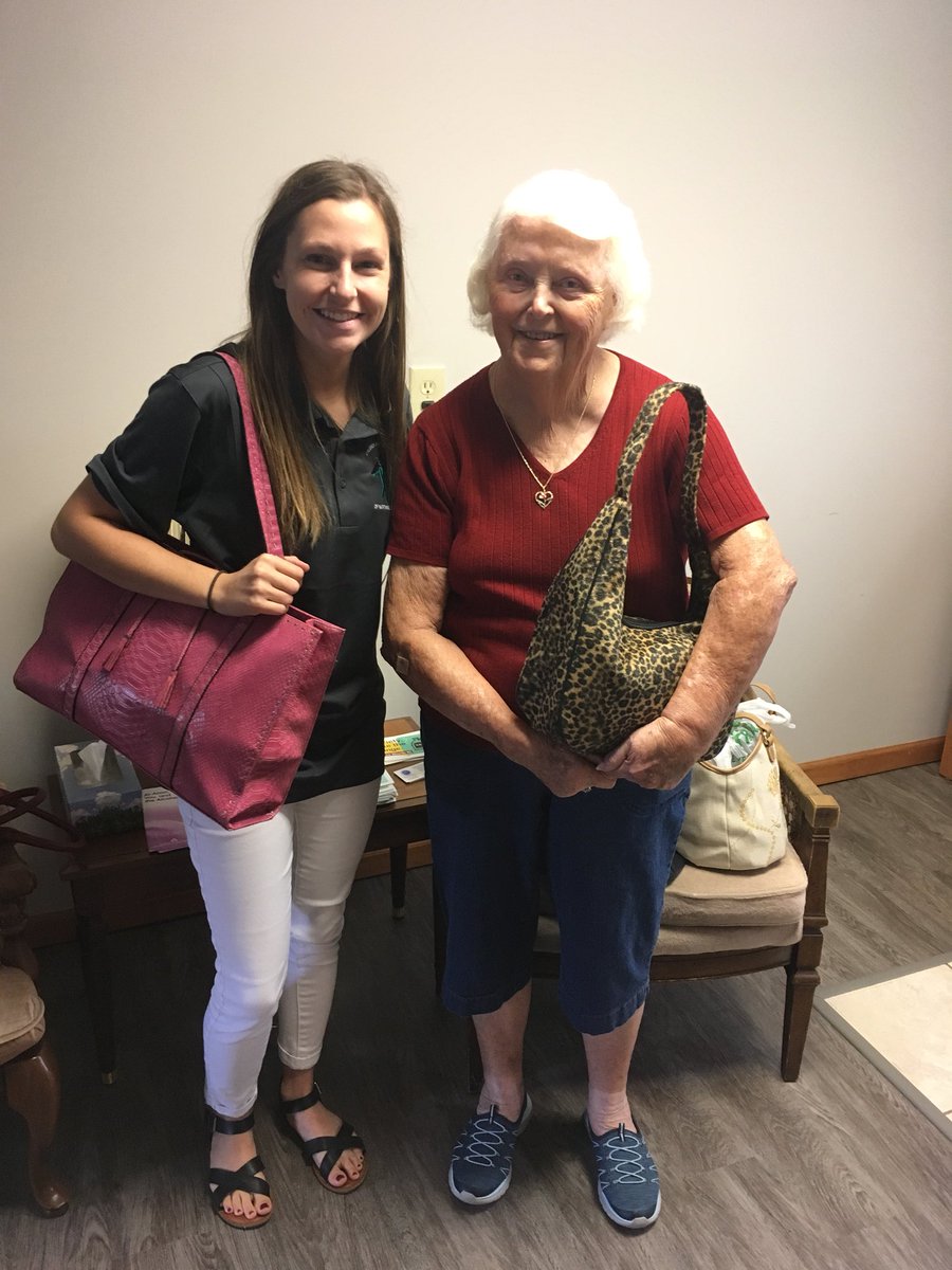 NorthStar_AC's tweet image. Thank you to Dorothy and the Share and Care group at the First Baptist Church for the purses for our clients!
#awesomeidea!!
#loveourcommunity!!