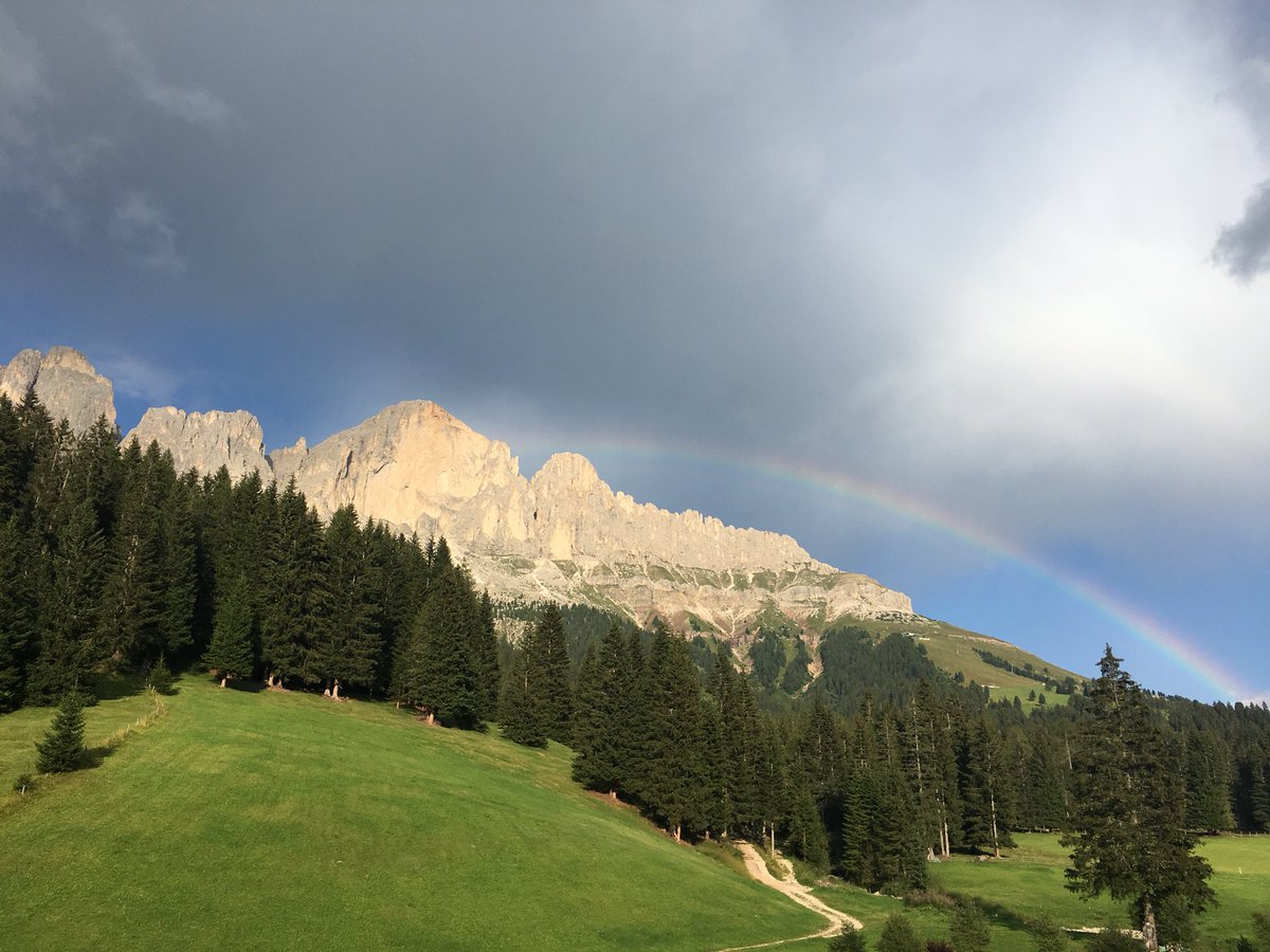 <a href="/RifRodadiVael/">Rifugio Roda di Vaèl</a>