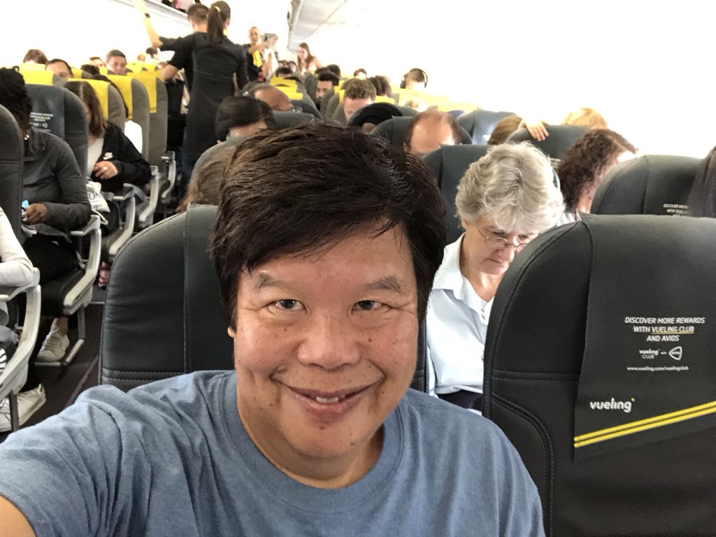 mattyee's tweet image. @vueling #excellenceclass is excellent.  Lounge access, front row, #allyoucaneat #airplanefood. Quick luggage claim.  #BRAVO