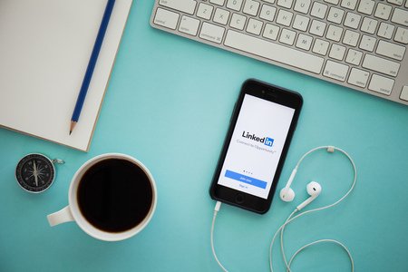 growsocialwise's tweet photo. Did you know? More than 100,000 articles are published weekly on #LinkedIn. #contentmarketing https://t.co/Nj22RgbbyT