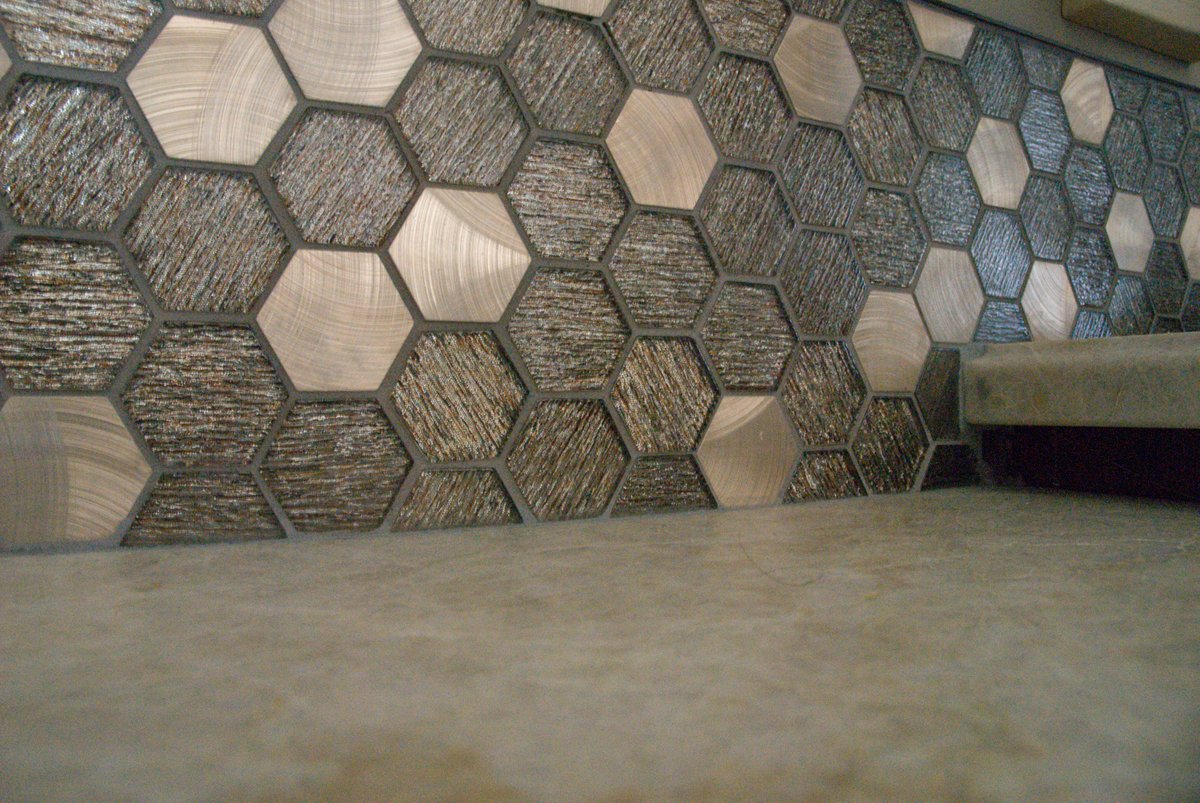 When your client requests Glitz tile, and #EmserTile has just what they wanted😍😍. 

#TileLove #Emser #GlitzJoy #GlassAndMetalBacksplash #Glitz #Glam #Tile #KitchensUnlimited #Brentwood #WalnutCreek #Concord