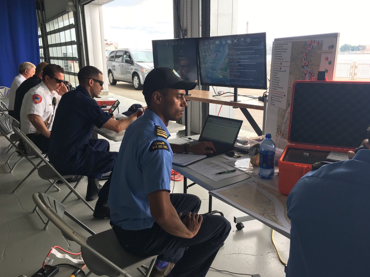 CoastGuardCAN's tweet image. #BravoZulu to our #SearchAndRescue team who, along with @Transport_gc @RCMPONT @CanBorder @CCGACA @SarniaPolice @OPP_WR @SarniaFire @PointEdwardFire @USCGGreatLakes worked to ensure public safety throughout the #FloatDown on the #StClairRiver.