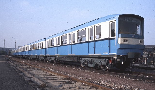 puis on se concentrera sur le matériel avec le MF-67, qui roulera sur les  @Ligne2_RATP  @Ligne3_RATP  @Ligne5_RATP  @Ligne7_RATP  @Ligne8_RATP  @Ligne9_RATP  @Ligne10_RATP  @Ligne12_RATP et même  @Ligne13_RATP j'oublie les bis et je te conseille ce site  https://www.karodaxo.fr/les-differentes-series-du-mf67/series-e-et-f/  #qml  #ratp