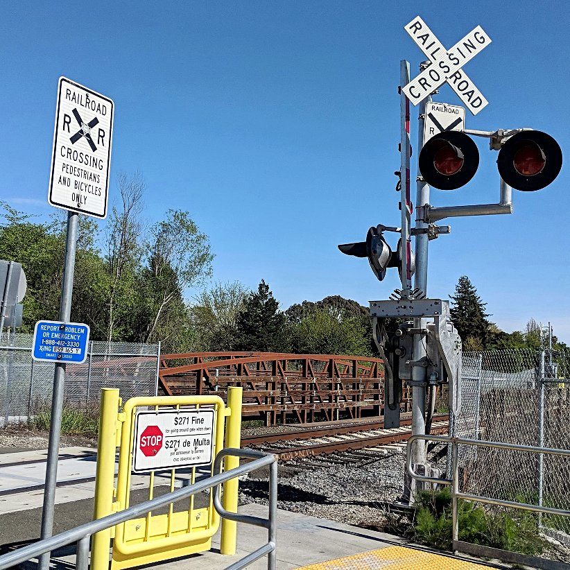 SMART Train on Twitter "Think safety first Only cross the tracks at