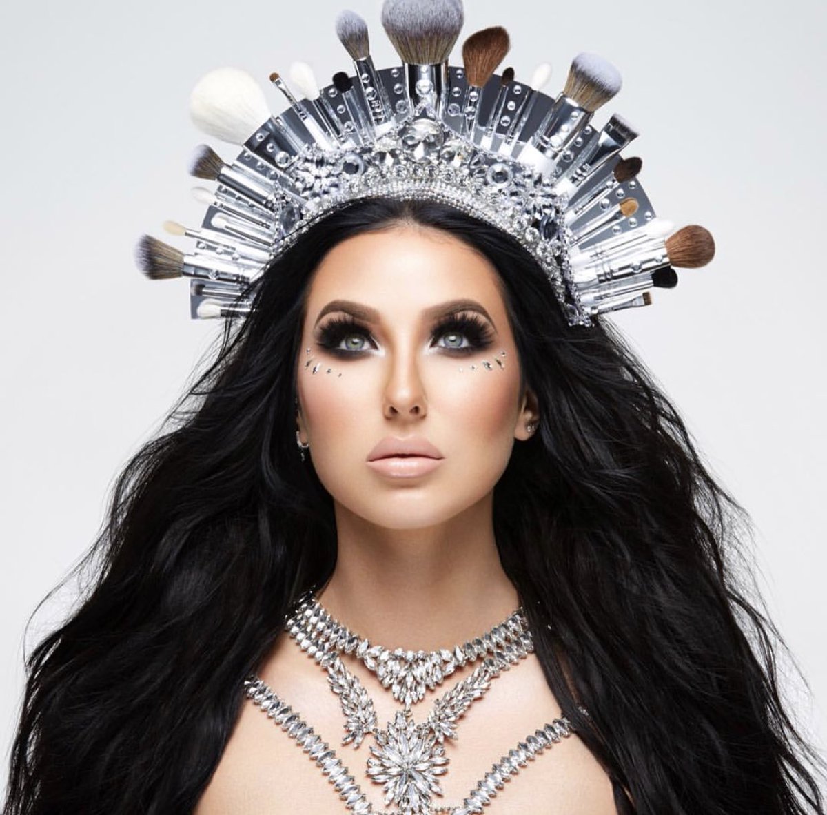Trendmood's tweet photo. It’s a #BRUSH #Collection !! 🙀🙀🙀#Round5 🏁 @jaclynhill X @morphebrushes #morphexjaclynhill Will be available ➡️ AUGUST 28TH on their website *use code: TRENDMOOD 10% OFF online &amp; in stores https://t.co/qyALmhLaai