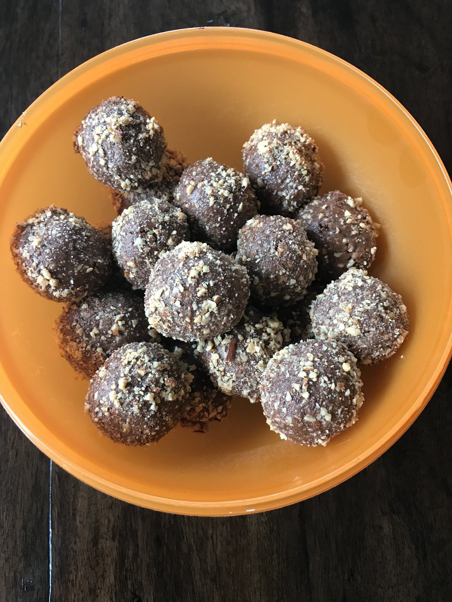 Chefsarahlu's tweet photo. #protienbites for the week #chefsarahlu #livtoeat https://t.co/uDrmp2FPeT