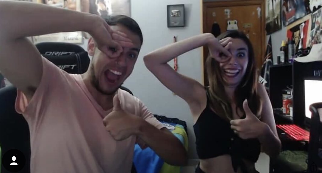 Nilcobax's tweet photo. La amo así @SrtaLyna https://t.co/EFCX9og4JU