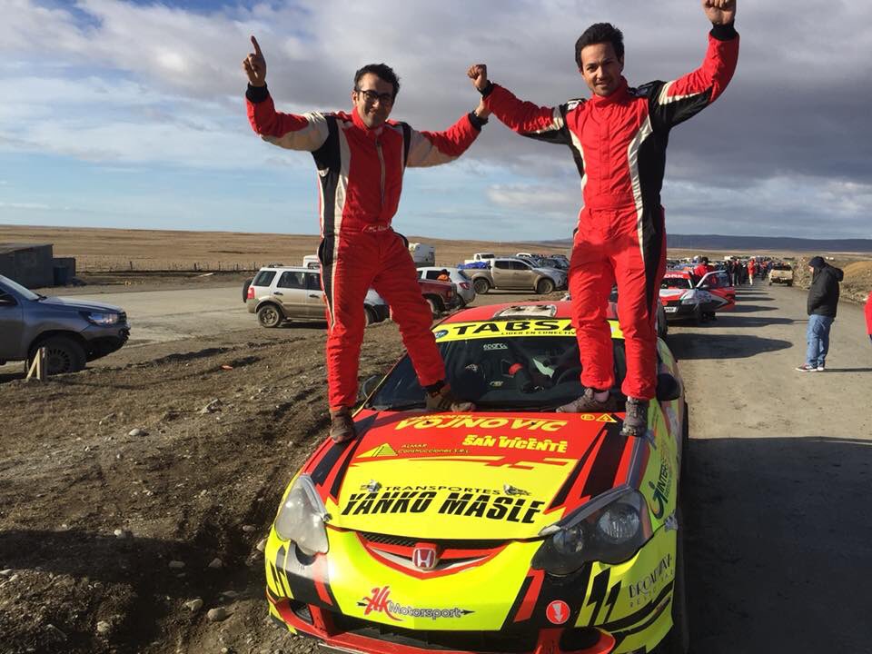J_CatalanMagni's tweet photo. Chile festeja en el Gran Premio de la Hermandad. La dupla Masle-Ascencio (Punta Arenas) ganaron y se quedaron con el #GPH2018. https://t.co/2OURLSgvKp