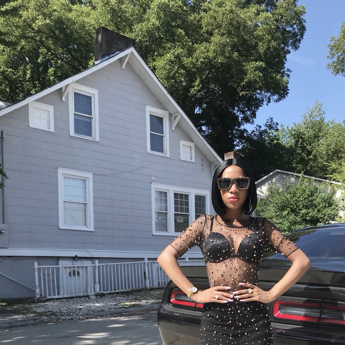 nmarCreative's tweet image. I’m sure #Vanessabling talented but someone gotta help her out with her backgrounds. 
1. The sunken house
2. Wrapped boat on a trailer
3. Off-centered curtain rod
4. Ugly fenced in carport with a pole out her head. 🤦🏻‍♂️